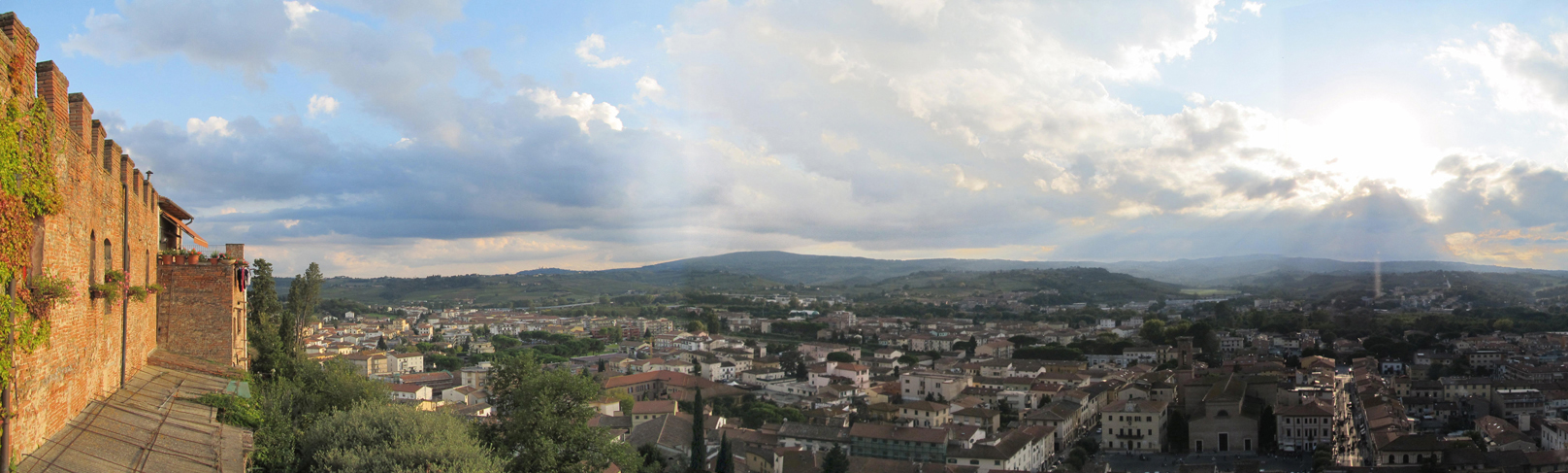 vista panoramica su Certaldo dal Castello