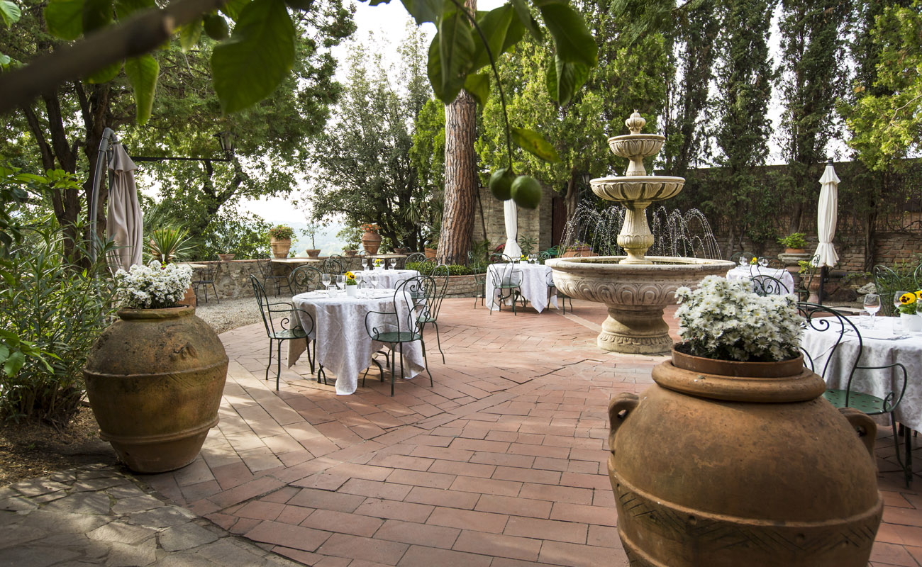 immagine del ristorante in giardino